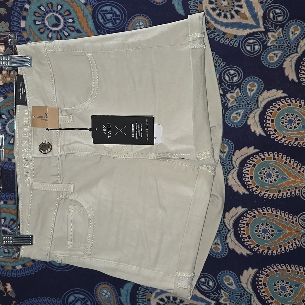 American eagle size 00 low rise NWT shorts